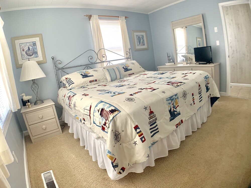 Almost Heaven  OCEANFRONT C Free WIFI Toes In The Sand Directly on BEACH Pets OK