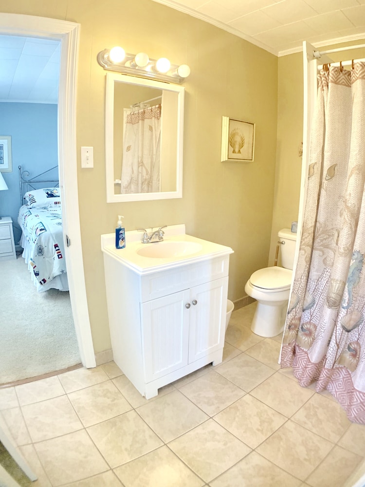 Almost Heaven  OCEANFRONT C Free WIFI Toes In The Sand Directly on BEACH Pets OK