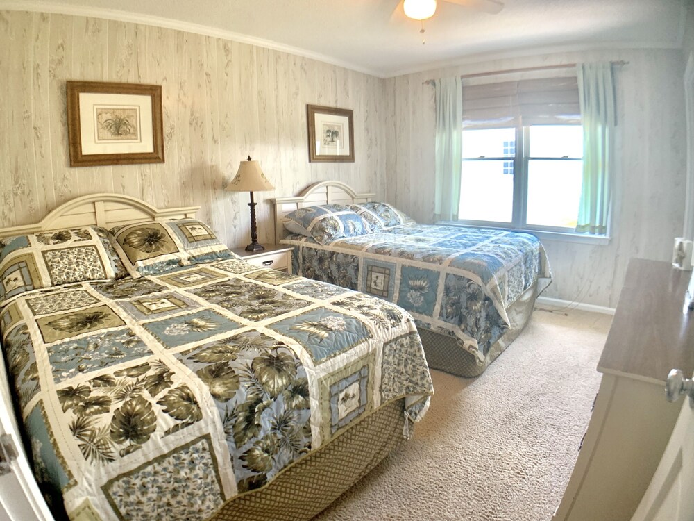 Almost Heaven  OCEANFRONT C Free WIFI Toes In The Sand Directly on BEACH Pets OK