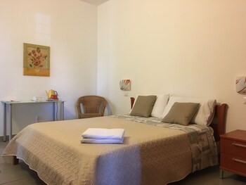 We In Rome Reviews Photos Rates Ebookerscom