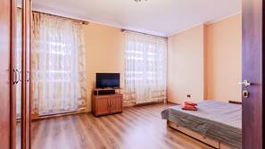 2 Schlafzimmer, Schreibtisch, Bügeleisen/Bügelbrett