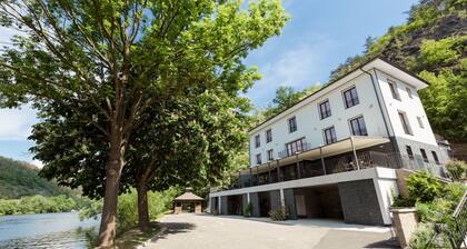 Hotel Mandat