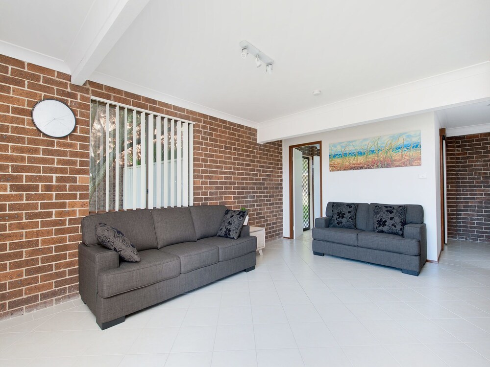 Happy Days, 49 Pantowora Street
