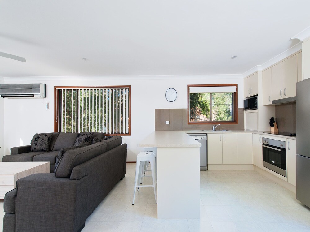 Happy Days, 49 Pantowora Street