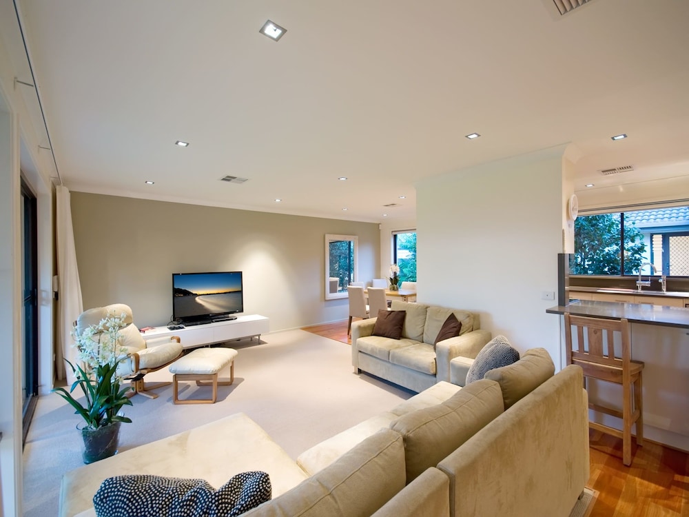 Sea Pearl, 10 Corlette Point Road