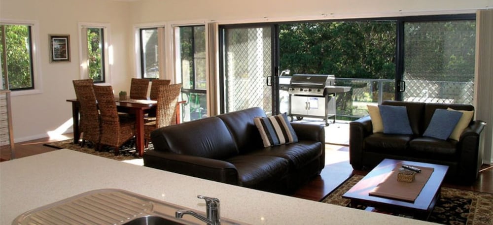 Two Beaches, 74B Blanch Street
