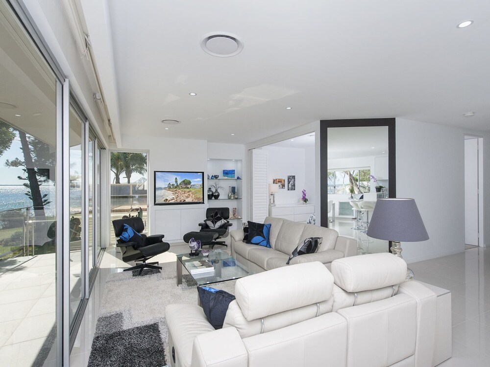 Stunning Waters Penthouse, Sandy Point Road, 46