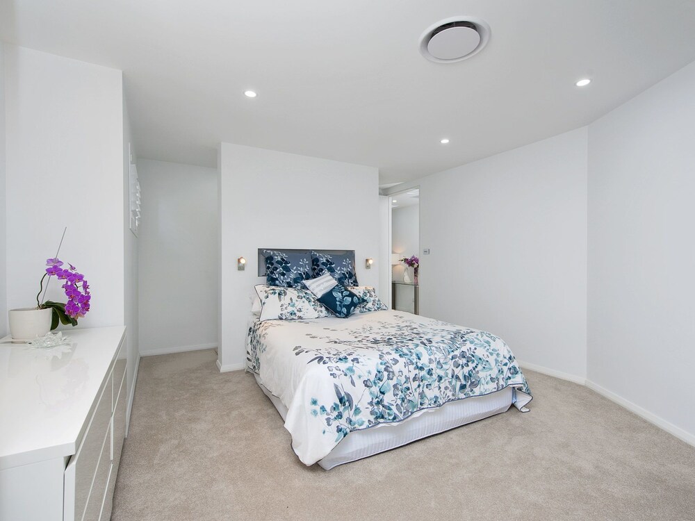 Stunning Waters Penthouse, Sandy Point Road, 46