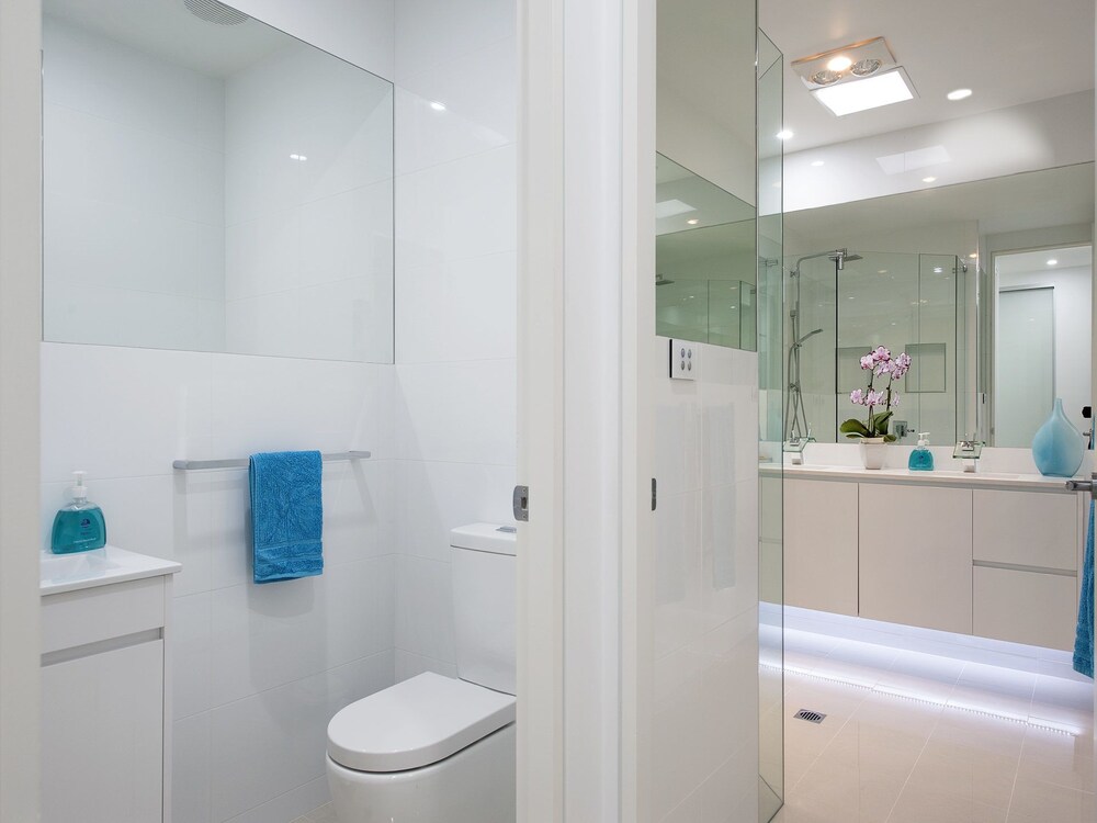 Stunning Waters Penthouse, Sandy Point Road, 46