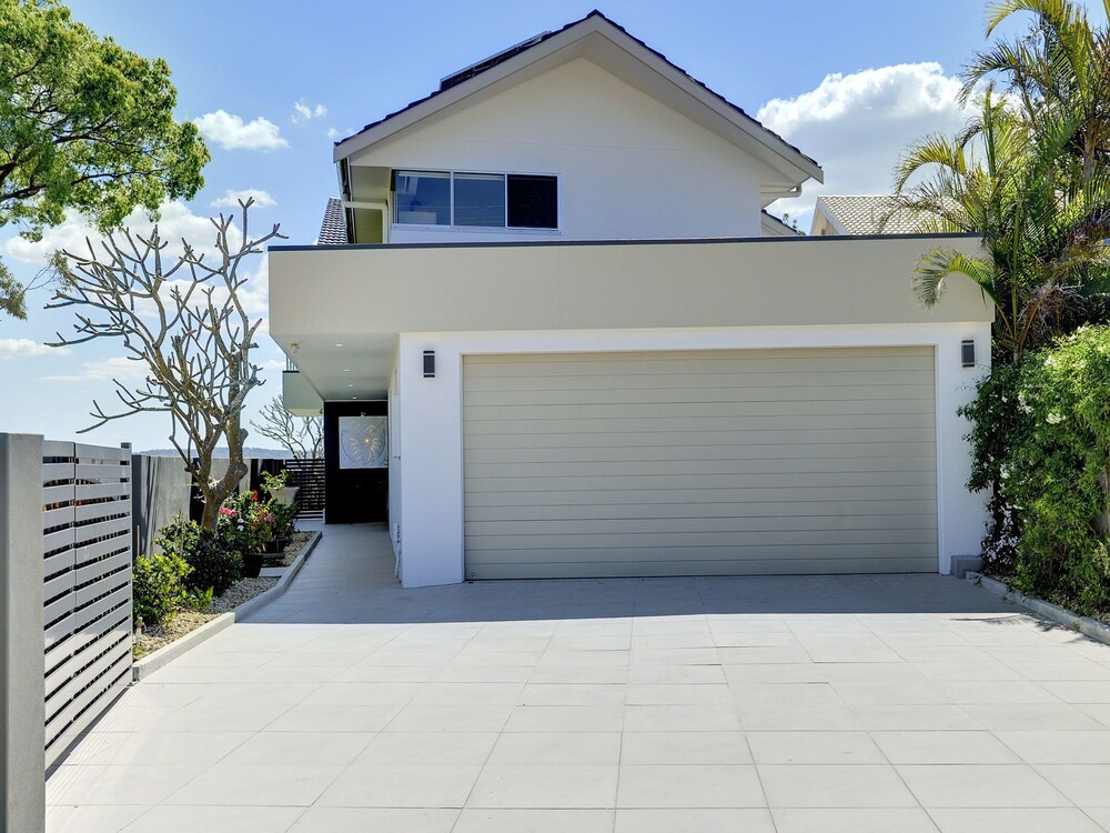 Stunning Waters Penthouse, Sandy Point Road, 46