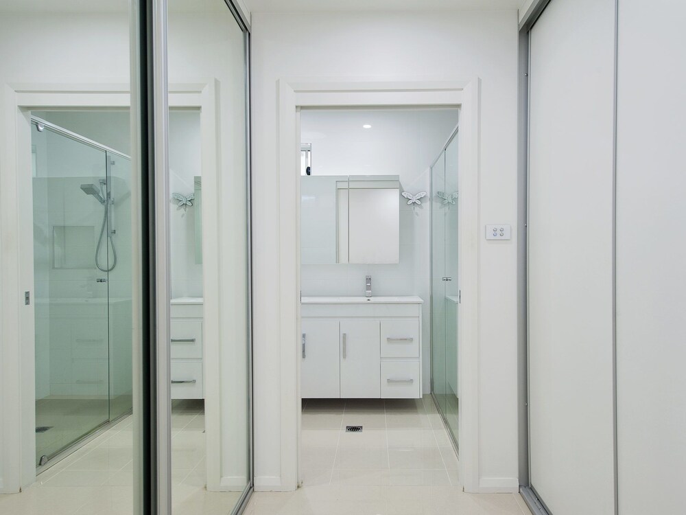 Stunning Waters Penthouse, Sandy Point Road, 46