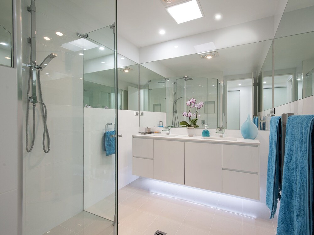 Stunning Waters Penthouse, Sandy Point Road, 46