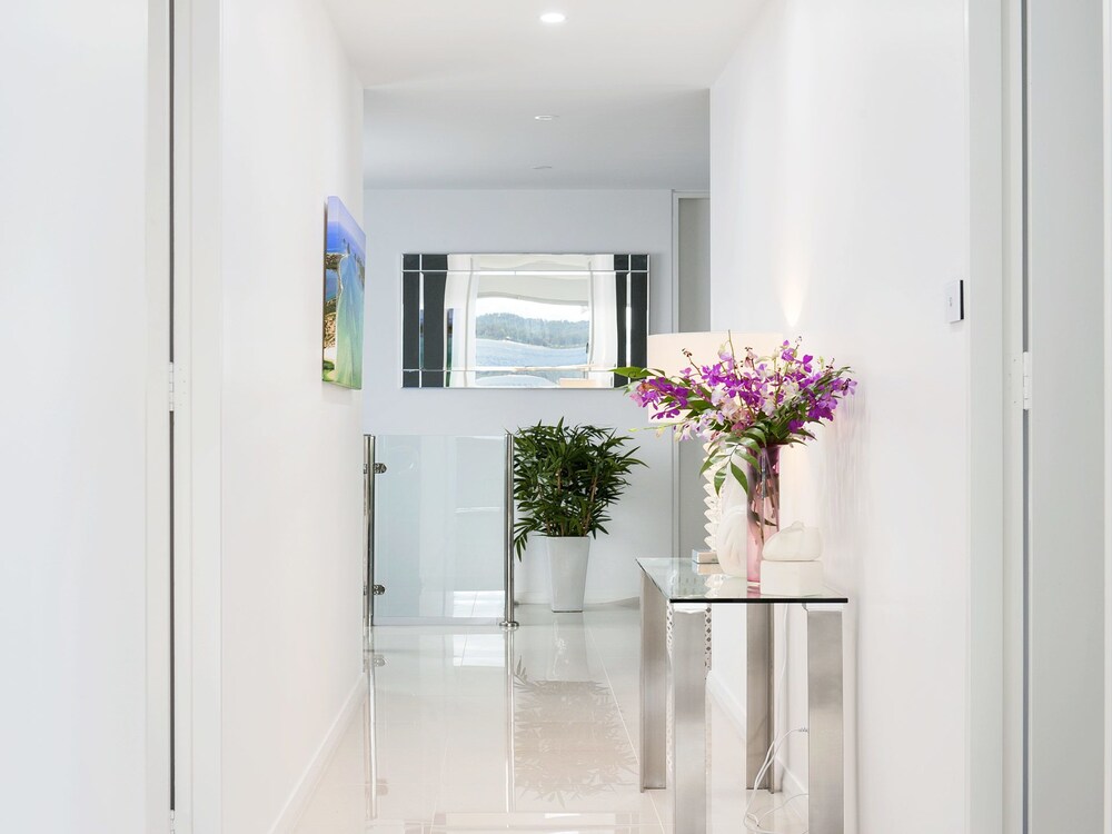 Stunning Waters Penthouse, Sandy Point Road, 46