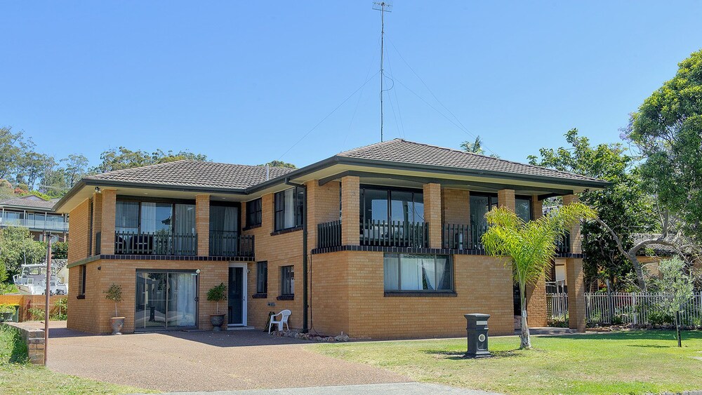 Sandy Point Road, 3