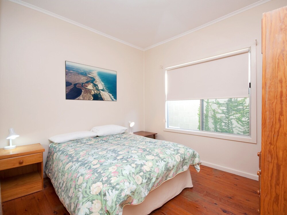 Sandy Shores, 18 Corlette Point Road