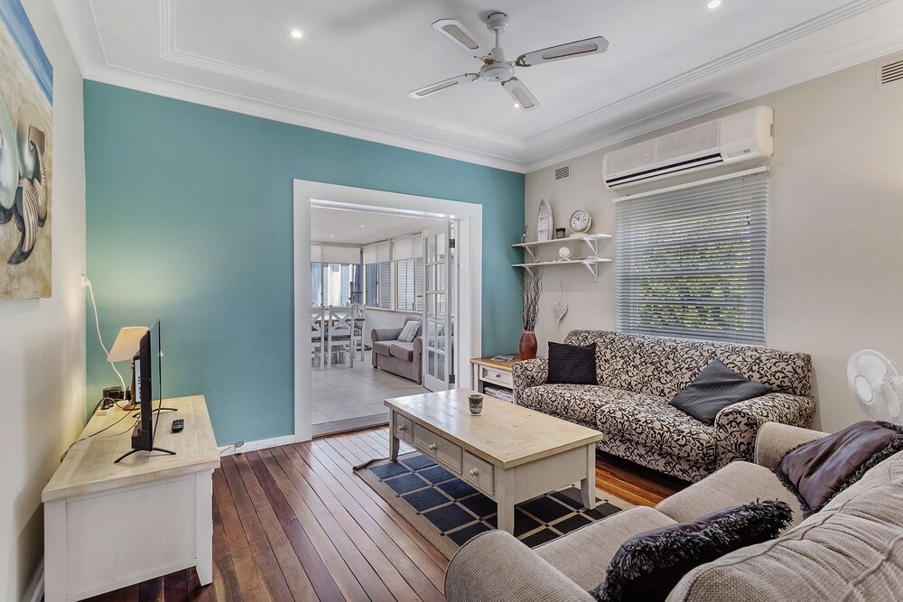Tomaree Road, 14, Oscars Pet Friendly Beach House