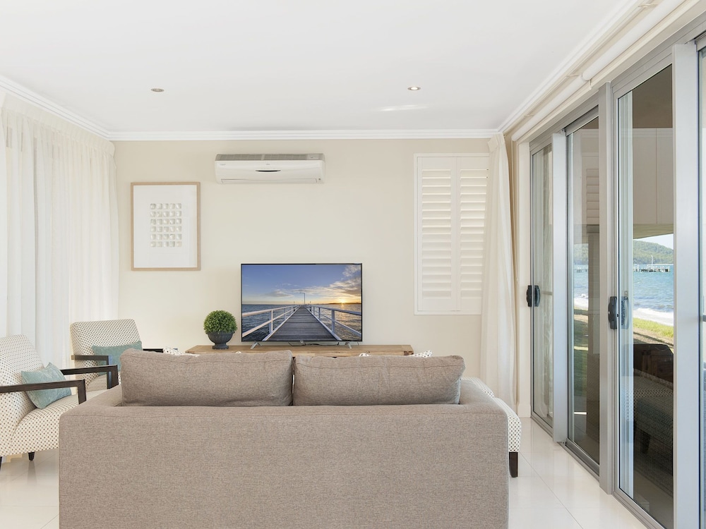 Soldiers Point Road, 2, 163, Seaside Splendour