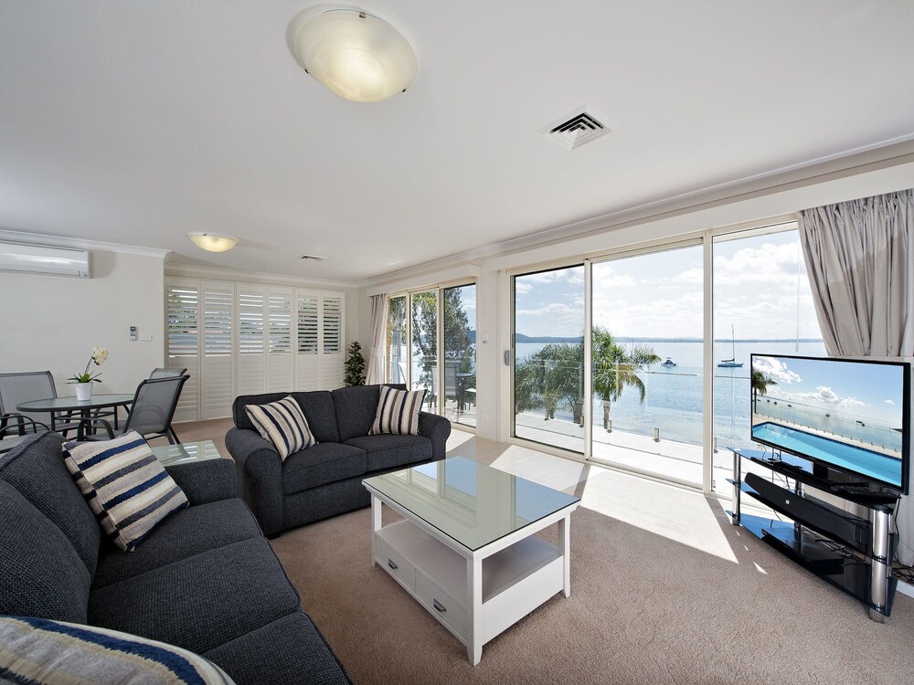 Soldiers Point Road, 245, Wanda View