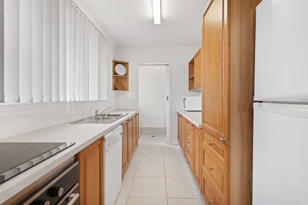 The Pines, 5/4 Messines Street