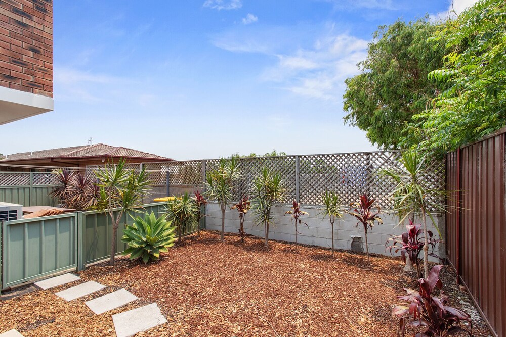 The Pines, 5/4 Messines Street