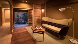 In-room safe, free WiFi