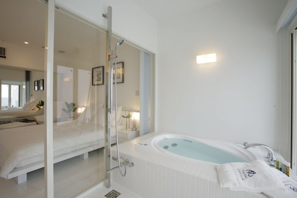 Windy Earth Silent Club In Ishigaki Best Rates Deals On Orbitz