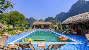 Outdoor pool, free cabanas, pool umbrellas