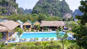 Outdoor pool, free cabanas, pool umbrellas