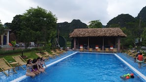 Outdoor pool, free cabanas, pool umbrellas
