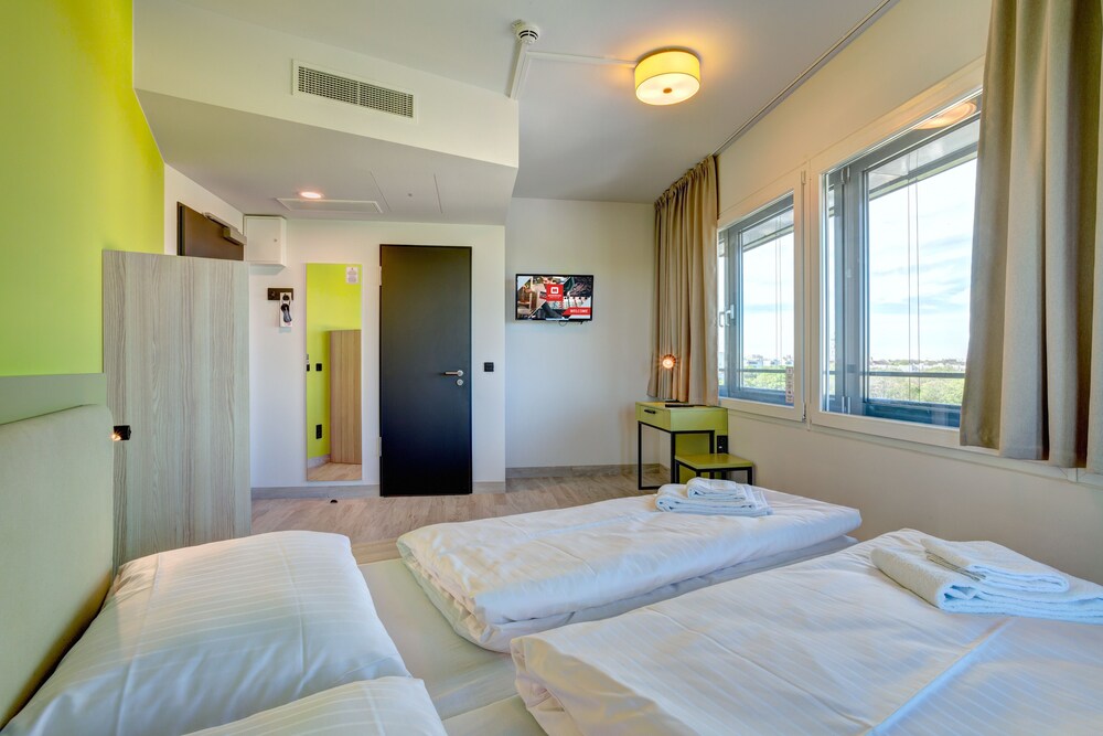 Photo - MEININGER Hotel München Olympiapark