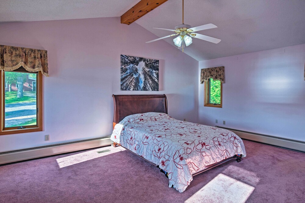 Lake Bonaparte 'Fins & Feathers Lodge' w/ Dock! Lake Bonaparte Vrbo