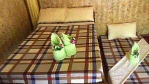 Escritorio y ropa de cama