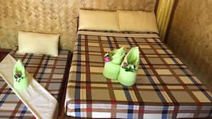 Escritorio y ropa de cama