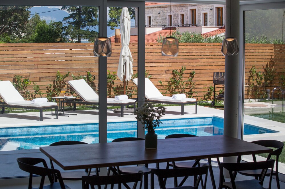 Koras Villa Modern Designed Villa With Heated Pool Few Steps From The Beach Kastela Hrv Airasiago