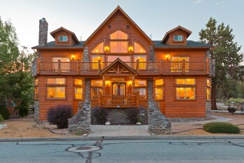 The Cabin Truly A Grand Log Cabin With Spa And Pool Table Game