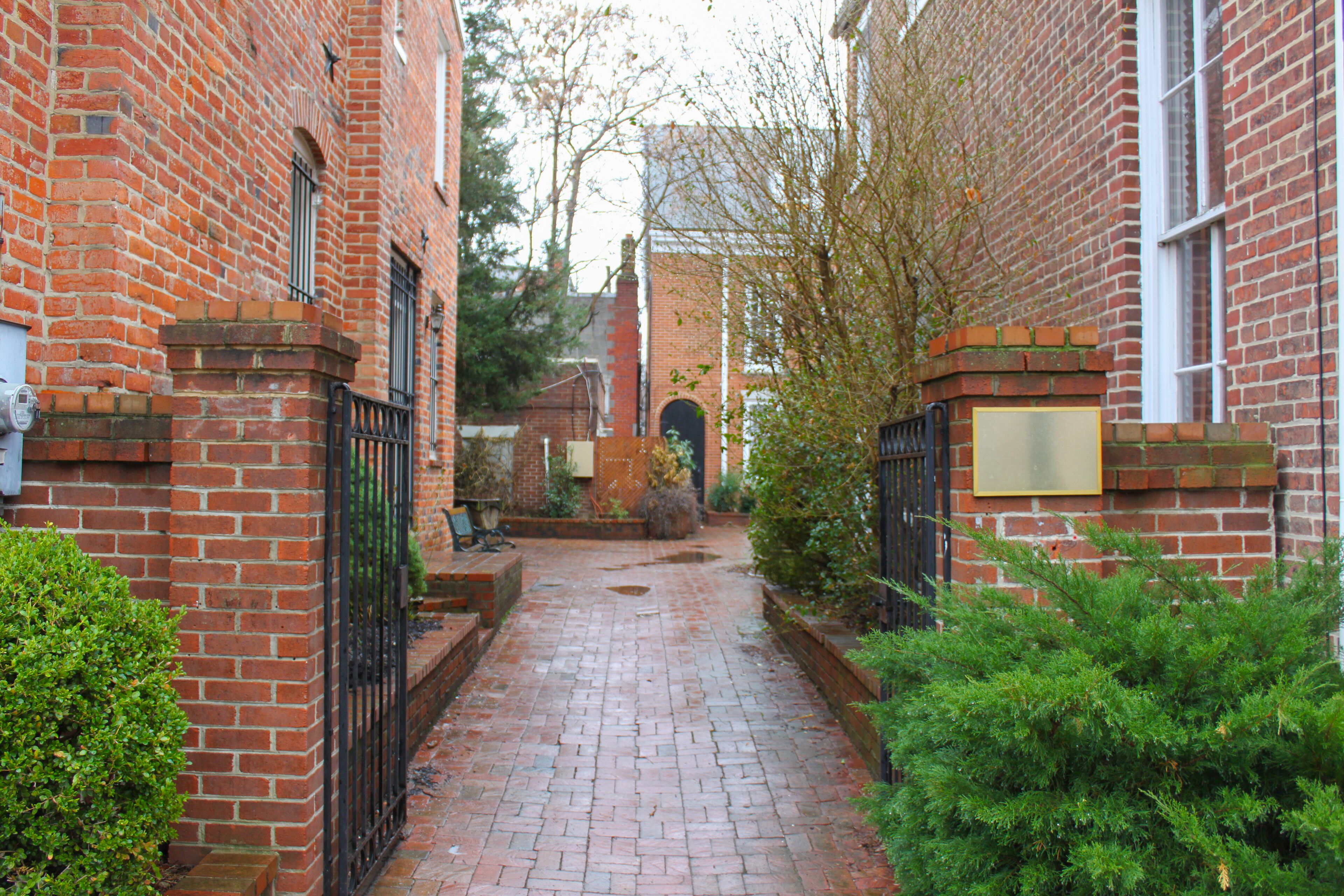 Quiet Charm In Heart Of Old Town Alexandria in Alexandria, United States