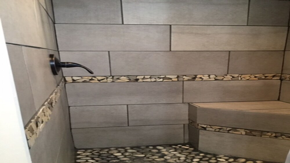 Music Row Condo Guitar Shaped Pool Deals & Reviews (Nashville, USA