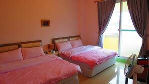 Desk, blackout drapes, free WiFi, wheelchair access