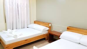 Escritorio, wifi gratis, ropa de cama