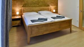 Desk, free WiFi, linens, wheelchair access