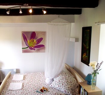 Old Barn Holiday Cottage With Stunning Views Of The Chateau And