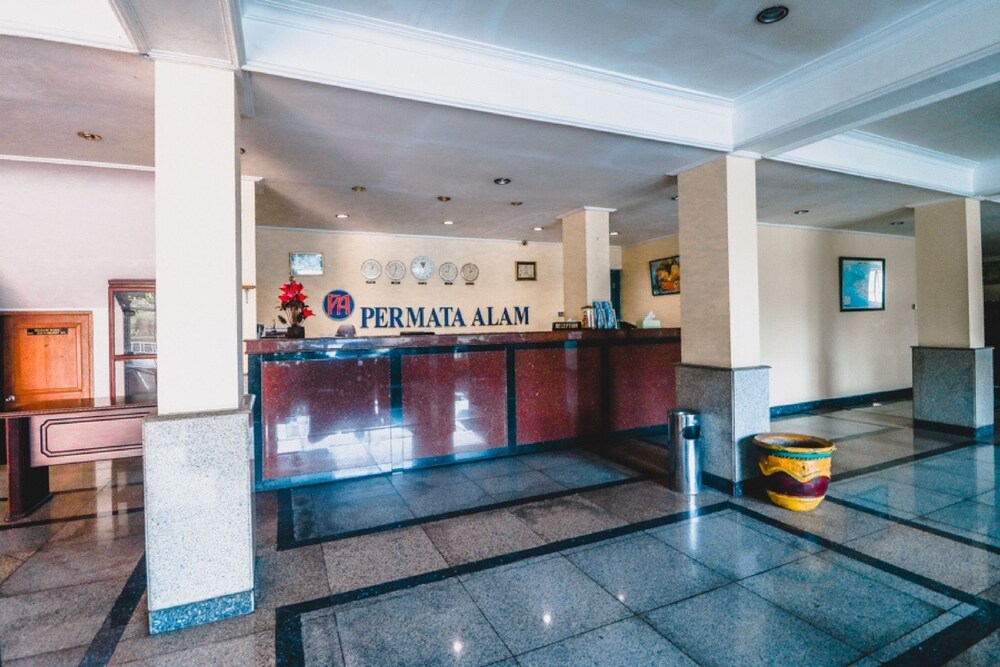 Reddoorz Plus Near Taman Safari Indonesia In Cisarua Expedia