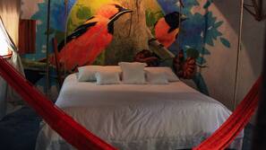 Premium bedding, desk, linens