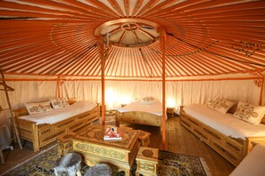 Tent (Yourte Moron) | Laptop workspace, free rollaway beds, bed sheets