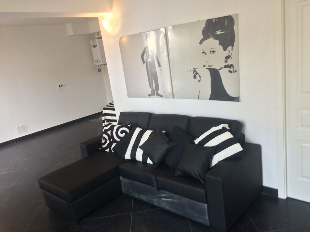 H2 O Portofino N 8 Black White Apartments For Rent In - 