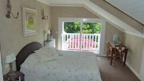 Premium bedding, iron/ironing board, free WiFi