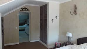 Premium bedding, iron/ironing board, free WiFi