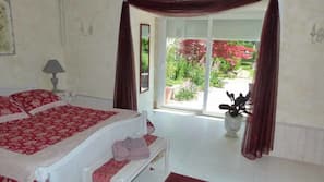 Premium bedding, iron/ironing board, free WiFi
