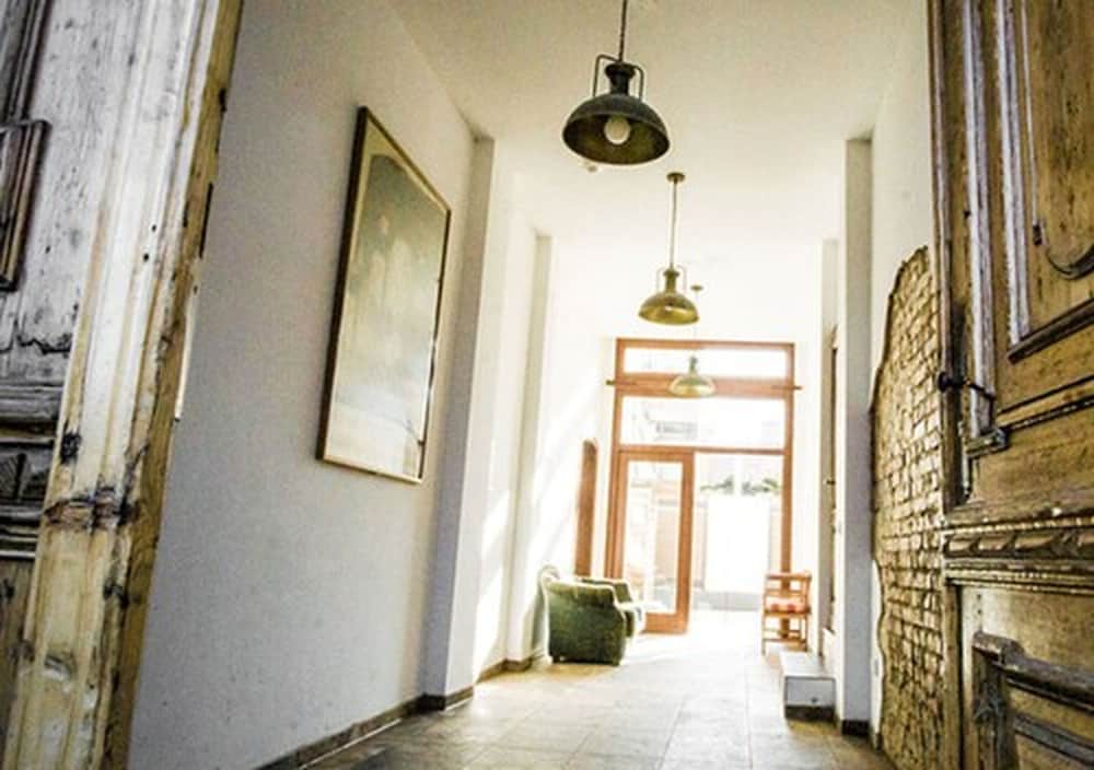 Bett Buch Hotel Berlin Deu Airasiago