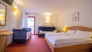 Luxe beddengoed, een kluis op de kamer, een bureau, gratis wifi